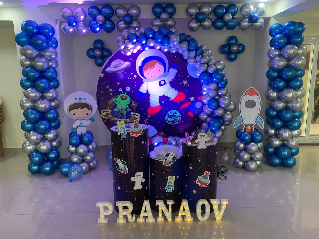 space astronaut theme balloon decoration
